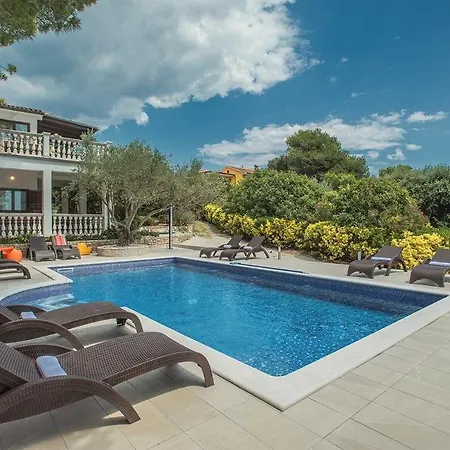 Mima Villa *