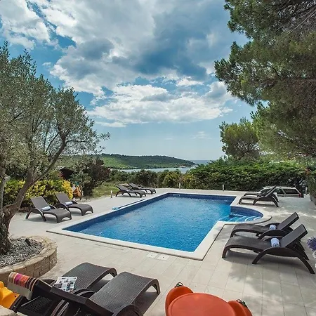 Mima Villa *